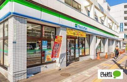 ファミリーマート東札幌店：163m