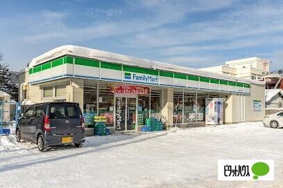 ファミリーマート札幌旭町7丁目店：421m
