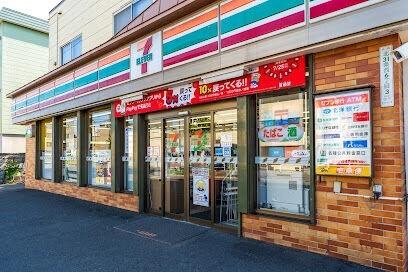 セブンイレブン札幌北31条店：131m