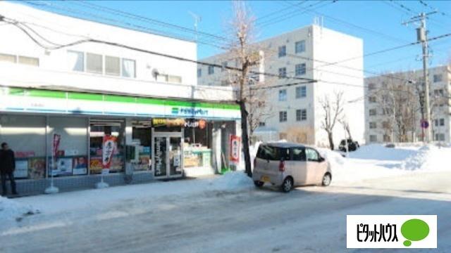 ファミリーマート本郷通店：320m