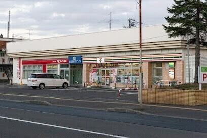 セブンイレブン札幌北21条東8丁目店：215m
