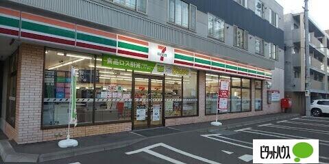 セブンイレブン札幌北22条店：332m