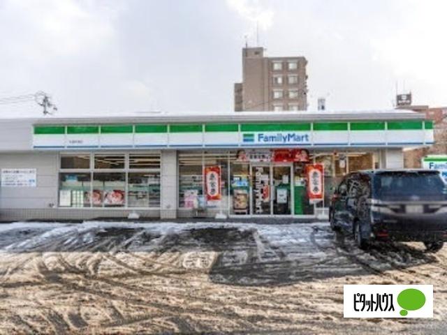 ファミリーマート札幌栄通店：289m