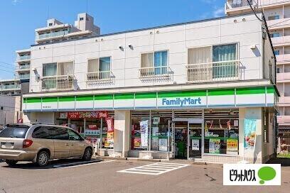 ファミリーマート東札幌6条店：330m