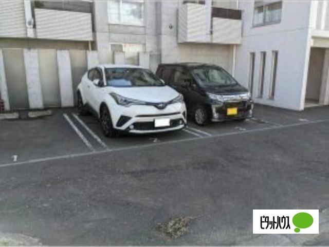 プロヴィデンス東札幌（301） 駐車場