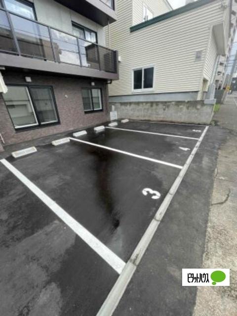 ツキノテラス（103） 駐車場