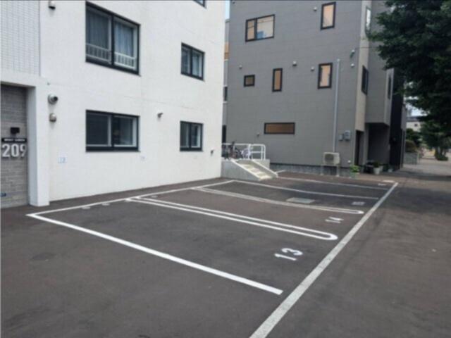 ＢＲＩＧＨＴ　ＧＡＲＤＥＮ　２０９（205） 駐車場