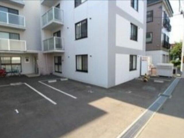 プリエ北３３条（401） 駐車場