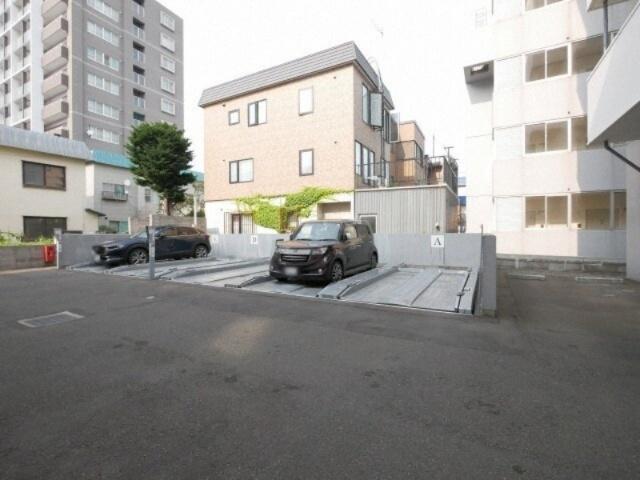 イリオスディオ　（705） 駐車場