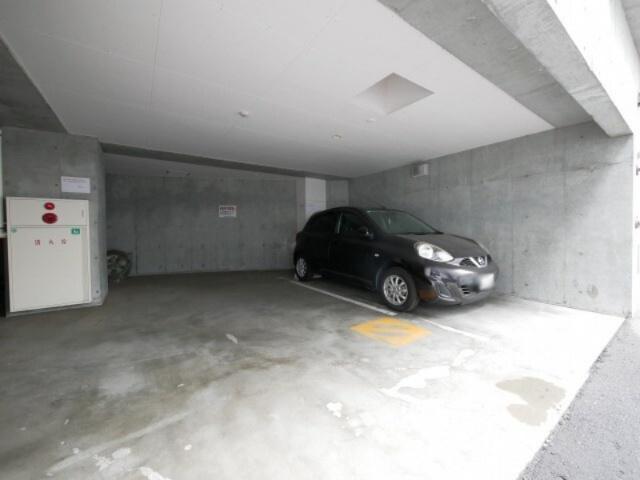 Ｓ−ＦＯＲＴ北大前　（701） 駐車場
