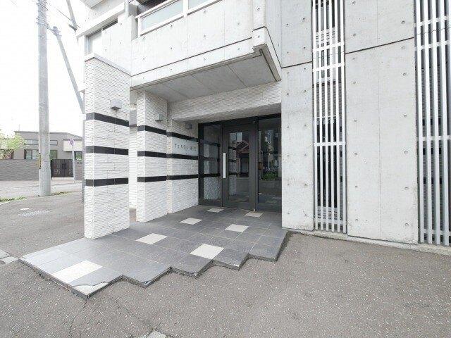 ヴェルテュ麻生（205） エントランス