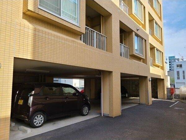 クラッセ北大通り（1102） 駐車場