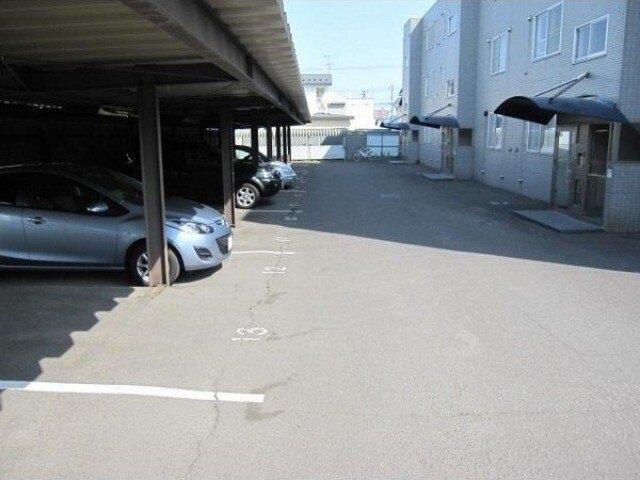 ルブランプルミエ（405） 駐車場