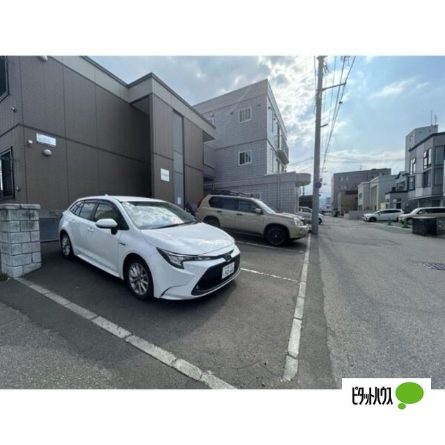 ディアス１６１０（101） 駐車場
