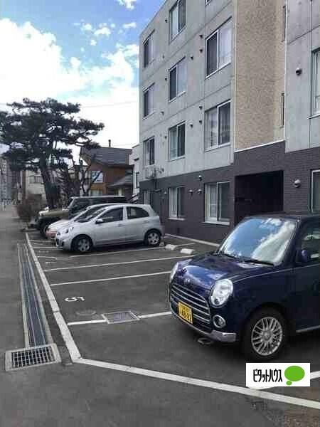 ＢＩＲＴＨ（303） 駐車場