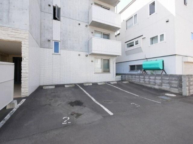 コートスプリングス元町（202） 駐車場