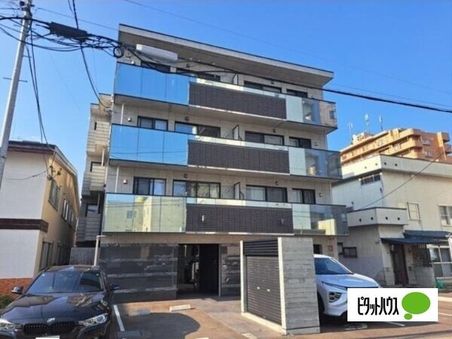 学園前駅より徒歩9分 築4年9ヶ月 4階建の賃貸物件