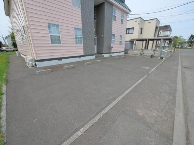 メゾンエスポワール（202） 駐車場