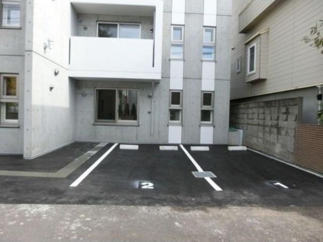 札幌市東区北十八条東マンション 駐車場