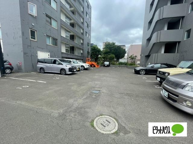 ミルフィオーレ学園前（404） 駐車場