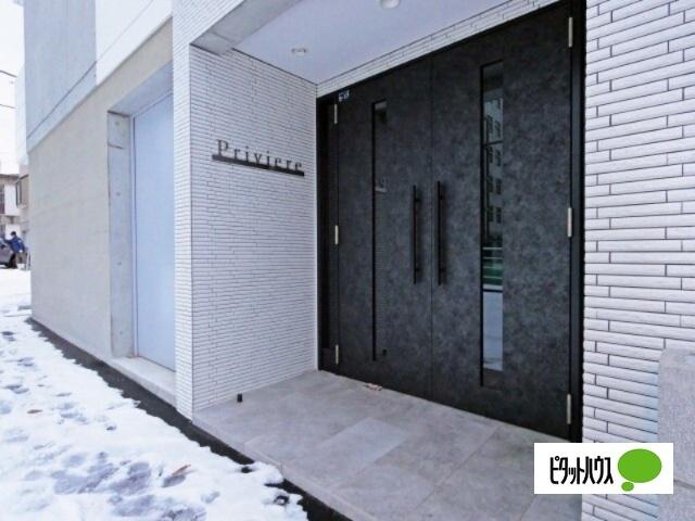 プリヴィエール旭町（405） エントランス