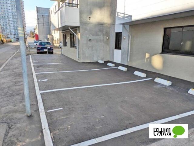 プリヴィエール旭町（405） 駐車場