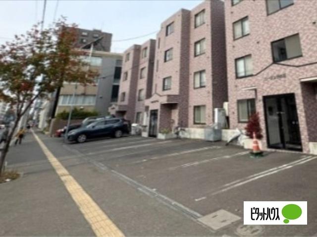 ロージェ中の島（302） 駐車場