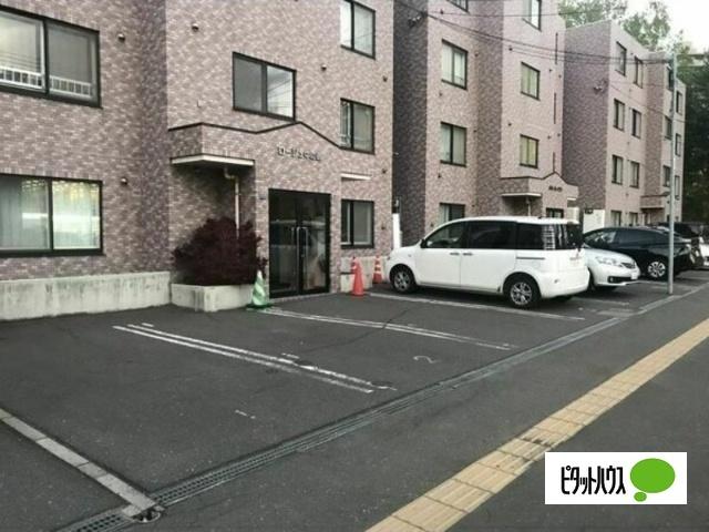 ロージェ中の島（302） 駐車場