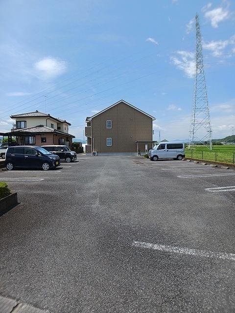 パストラル（101） 駐車場
