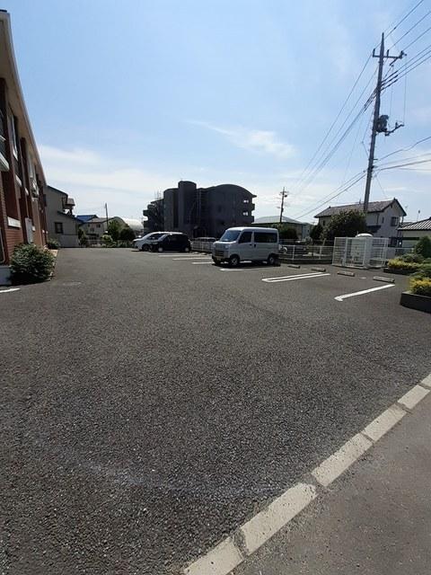 サンデーア・オチアイ（102） 駐車場