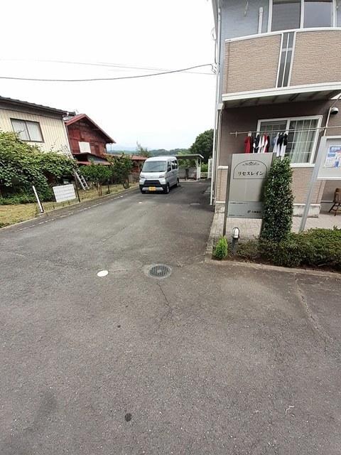 リセスレイン（201） 駐車場