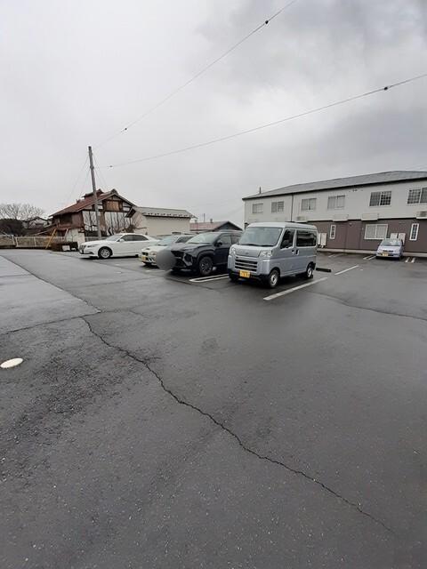 リヴィエールＡ（202） 駐車場