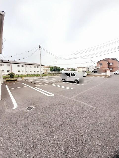 メゾンシュクレⅡ（202） 駐車場