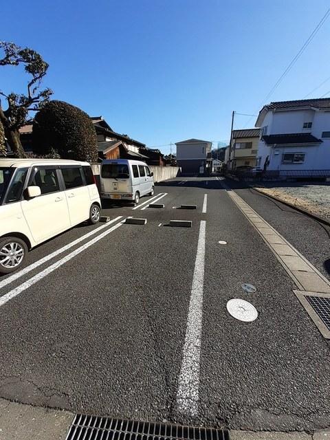 コンフォールＫ（102） 駐車場