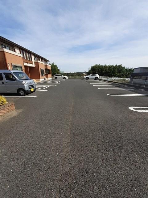 アルドール（101） 駐車場