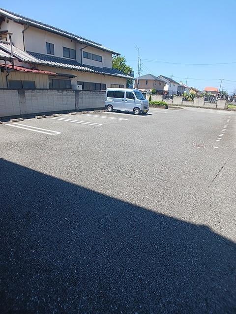 クレメント（201） 駐車場