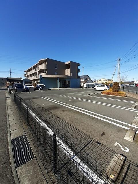 グランドレジデンス（203） 駐車場