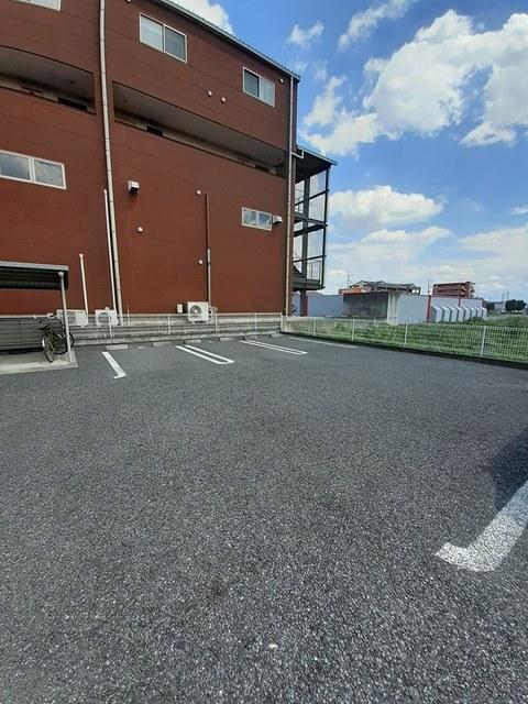 レガーロ（101） 駐車場