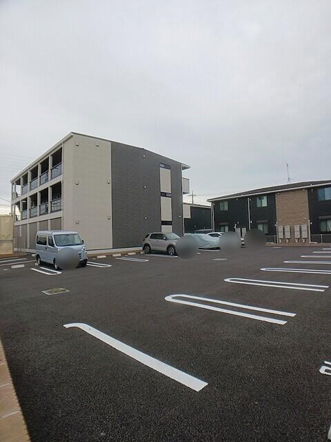センチュリー（106） 駐車場