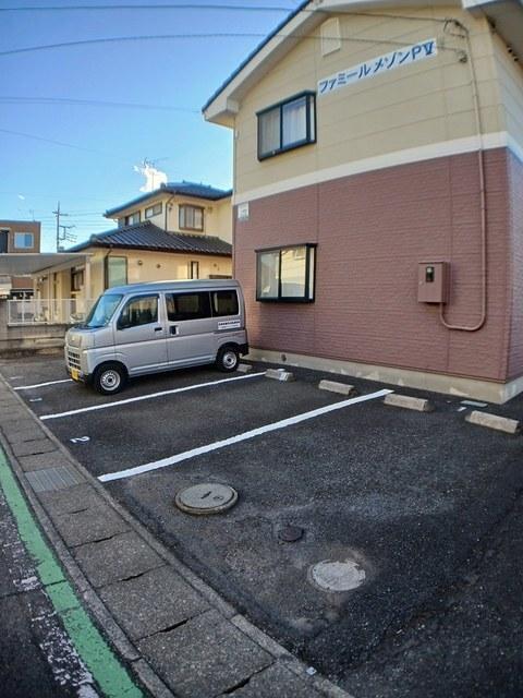 ファミールメゾンＰⅤ（202） 駐車場