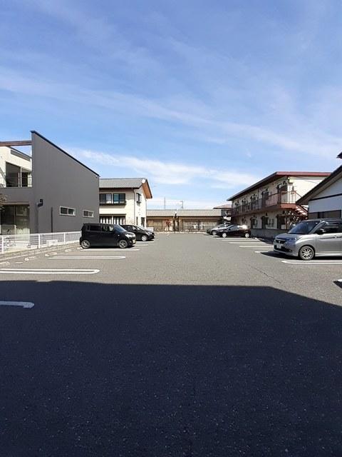 カーサ・セレーノ（305） 駐車場