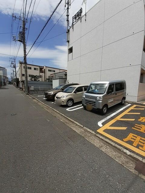 ｙ’ｓアビタシオン（204） 駐車場