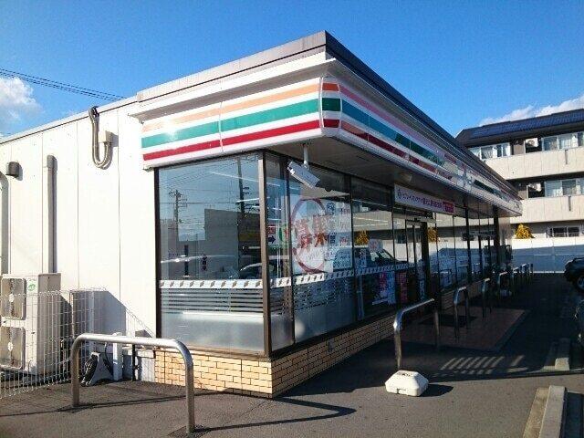セブンイレブン日高町行人店：180m