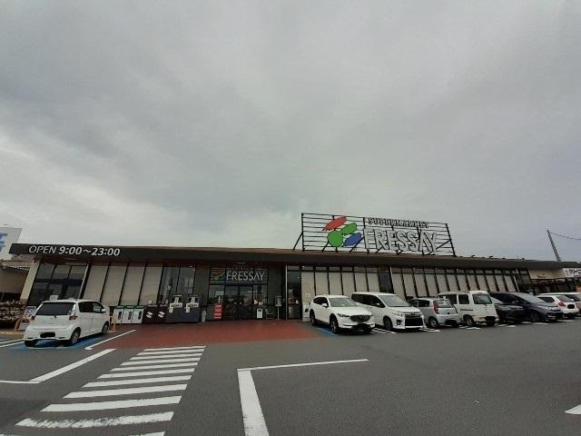 フレッセイ吉岡店：1000m