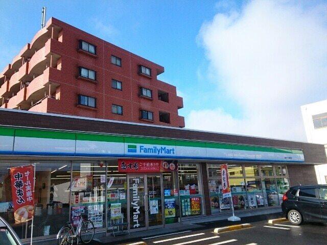 ファミリーマート下小鳥町店：400m