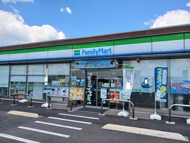 ファミリーマート浜川町店：1400m