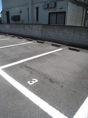 エクセルハイツ（104） 駐車場