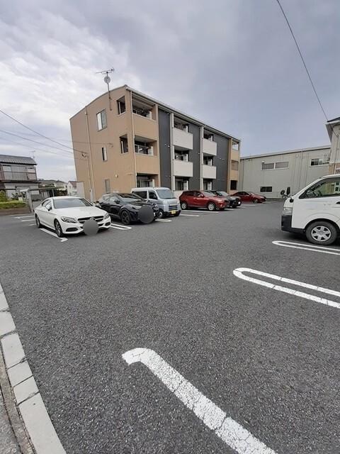 ルストパラディⅠ（302） 駐車場