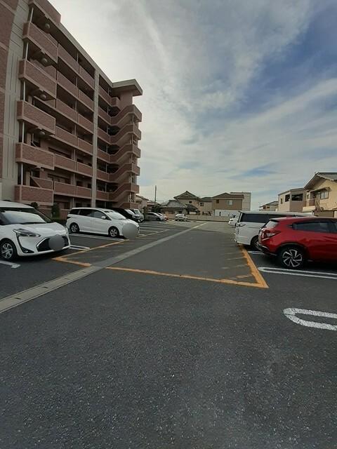 Ｇｒａｎｄ　Ｌｅａｇａ（704） 駐車場
