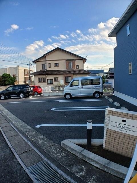 ブルローネ（203） 駐車場